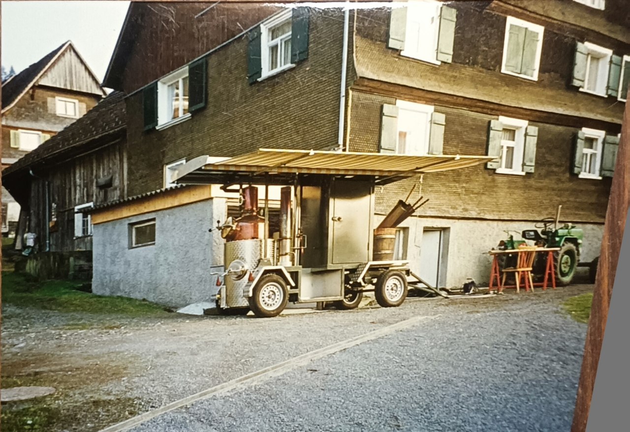 Mobile Brennerei am Hof