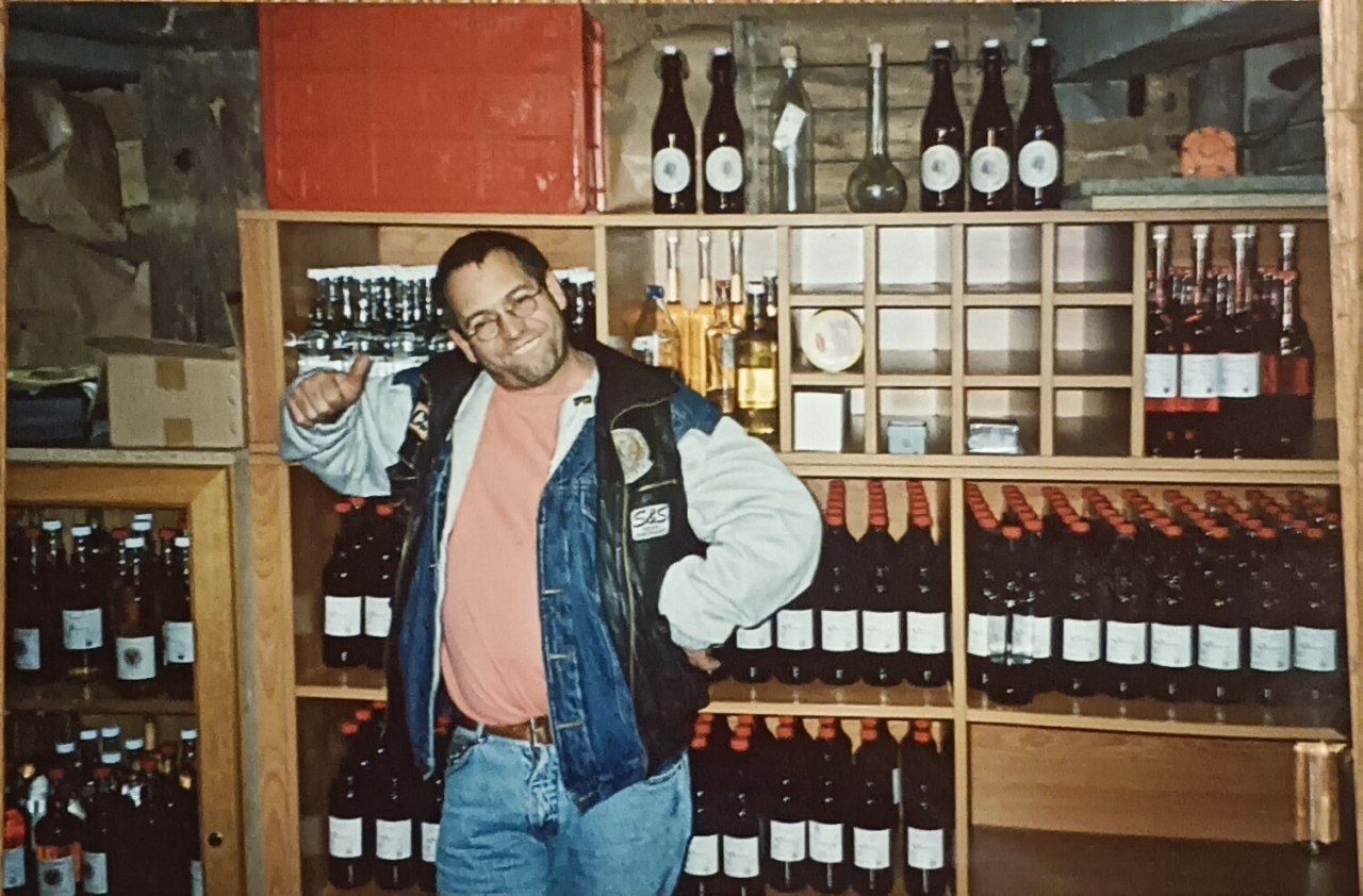 Dieter Schwendinger-Scheikl in der Brennerei